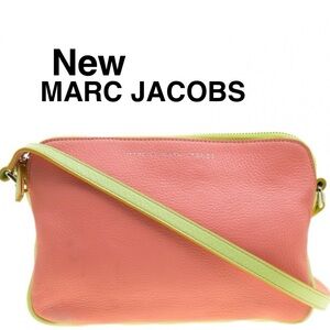 New Marc Jacobs 100% pebbled leather  
Crossbody Bag Wtags peach /yellow⭐️⭐️⭐️